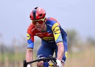 Giro dItalia Pedersen vince la terza tappa e torna in maglia rosa