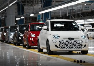 Mirafiori, ecco i primi esemplari della nuova 500 ibrida 1 Mirafiori ecco i primi esemplari della nuova 500 ibrida