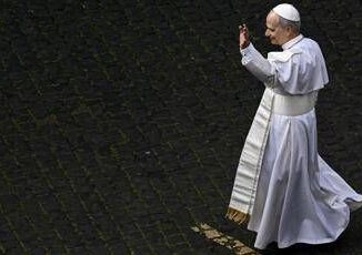 Papa Leone XIV attesa per il Regina Coeli. Celebrata messa sulla tomba di Pietro
