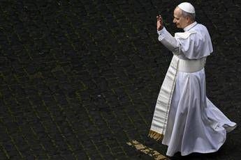Papa Leone XIV, attesa per il Regina Coeli. Celebrata messa sulla tomba di Pietro