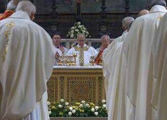 Papa Leone XIV prima omelia Chi crede deriso a fede si preferisce denaro e successo Video
