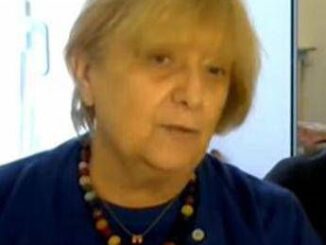 Papa la professoressa con spirito agostinianoLa sua missione e dare sicurezza gioia e speranza a giovani