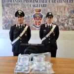Elmas, allarme bomba alla GLS rivela traffico di cocaina nascosta in un subwoofer