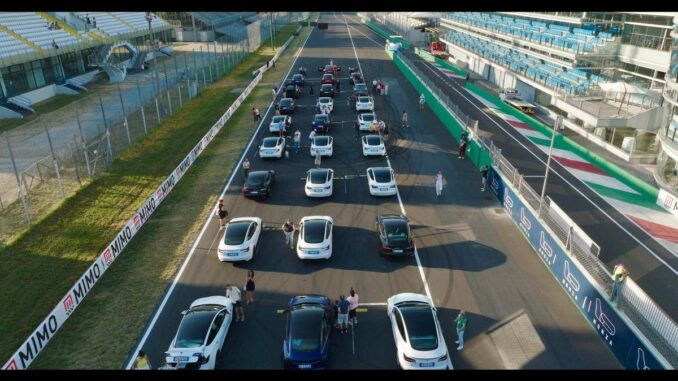 Automobilismo, oltre 100 Tesla a Monza in griglia di partenza per il primo Light Show su circuito F1