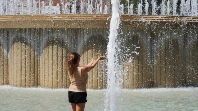 Caldo, oggi allerta arancione in 7 città per le alte temperature