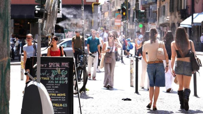 Caldo record, oggi 17 città da bollino rosso: picchi fino ai 40°
