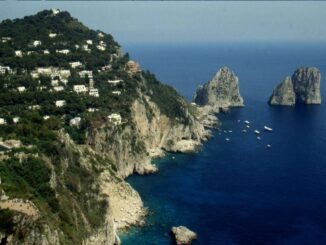 Capri vietato disturbare i turisti lordinanza del sindaco