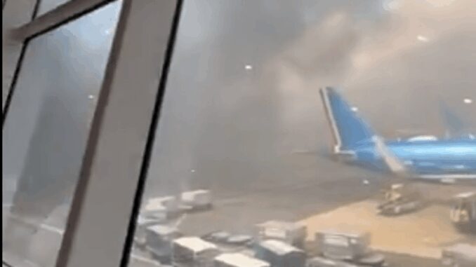 Fiumicino, incendio in aeroporto: il fumo nero invade la pista – Video