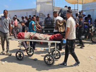 Gaza 45 palestinesi in attesa di aiuti uccisi da Israele a Khan Younis
