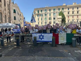 Gaza davanti alla sinagoga di Roma flashmob in risposta al corteo Propal Hamas si arrenda