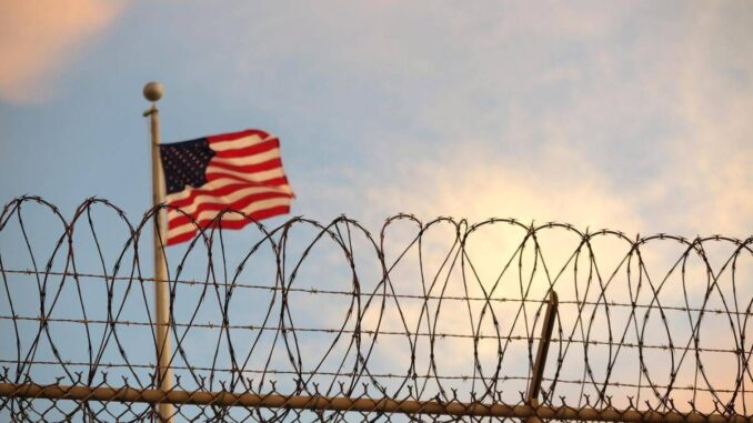 Immigrati deportati a Guantanamo, Casa Bianca smentisce: “Fake news”