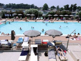 Infezioni in piscina medici anti bufale I rischi sono tanti il cloro non uccide tutti i germi