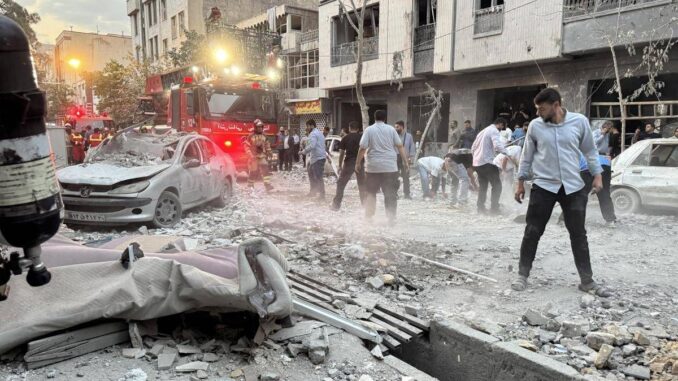 Iran, Israele scatena l’inferno: Teheran giura vendetta