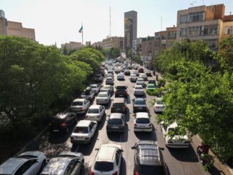 Iran fuga da Teheran Strade intasate e file per la benzina