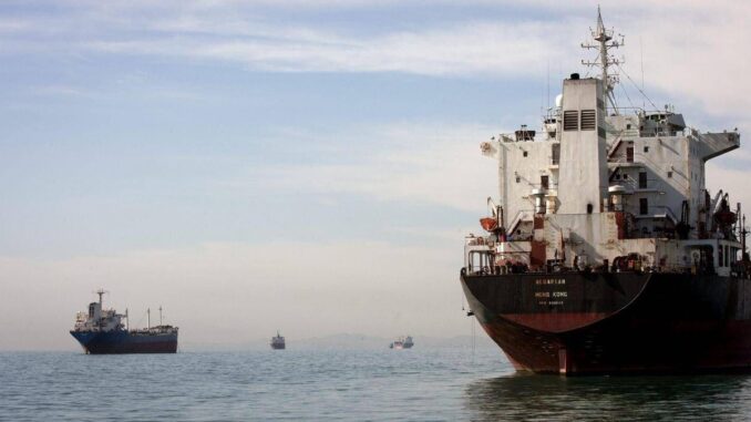Iran minaccia chiusura stretto di Hormuz, a rischio il 25% del petrolio mondiale