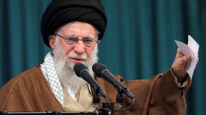 Iran, ondata di missili contro Israele. Teheran smentisce attacco a Khamenei