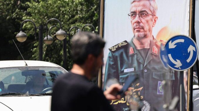 Iran spegne WhatsApp e Telegram: “Israele li usa per uccidere”