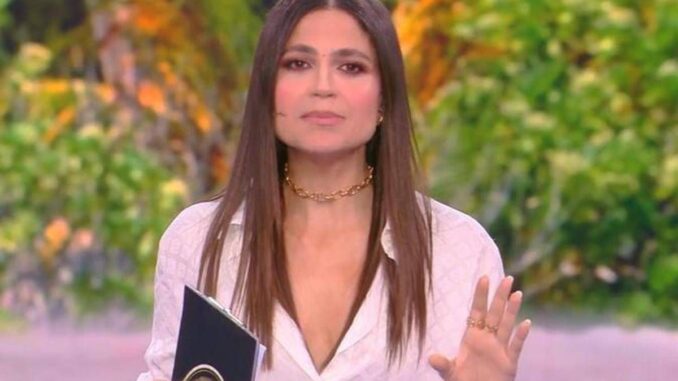 Isola dei Famosi, anticipazioni stasera: in studio arriva Selvaggia Lucarelli