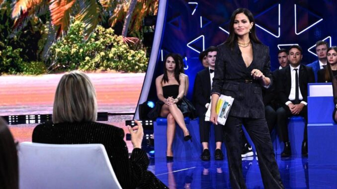 Isola dei famosi, anticipazioni puntata di oggi: ospiti Cruciani e Scintilla