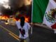 Los Angeles scontri fra polizia e manifestanti strade bloccate e auto incendiate