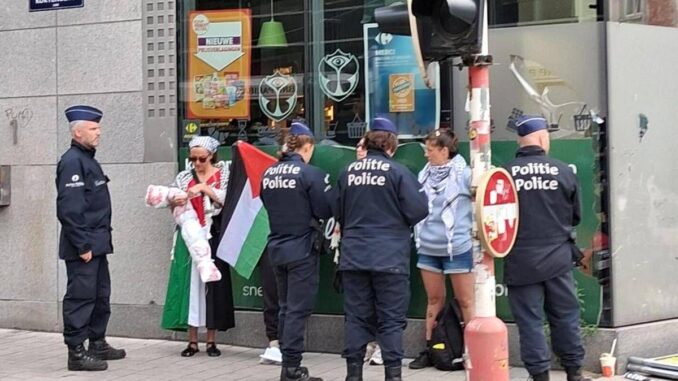 Protesta pro-Pal a Bruxelles, vernice contro negozi e tensioni con polizia