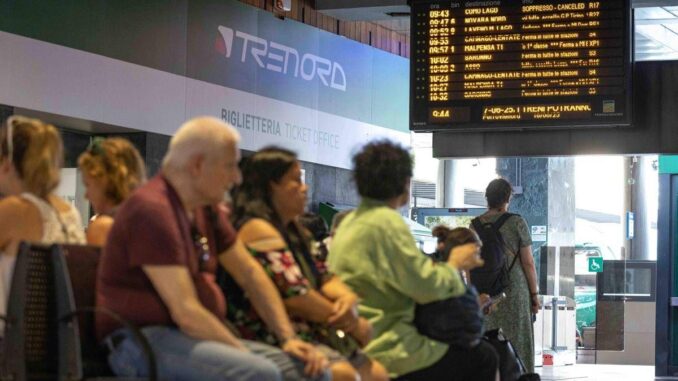 Sciopero dei trasporti in tutta Italia oggi, a rischio treni, aerei e bus