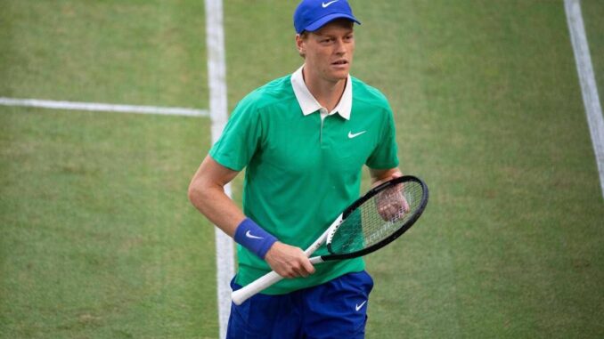 Sinner verso l’esordio a Wimbledon: quando giocherà Jannik