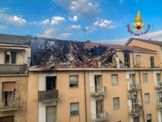 Torino esplosione in appartamento 5 feriti si cerca un disperso