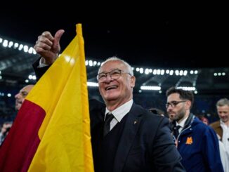 Venditti sorpresa durante il concerto. Ranieri sale sul palco Grazie Roma Il video