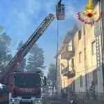 Incendio nell’ex zuccherificio di Villasor: evacuati gli occupanti, in fiamme anche veicoli abbandonati