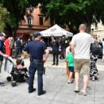 Cagliari, Piazza del Carmine si anima con Forze dell’Ordine e volontari: successo nonostante la pioggia