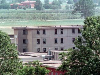 Bologna condannato per la strage di Corinaldo esce dal carcere per laurearsi e fugge