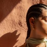 Iside cattura l’estate con “Luna Calamita”*: tra sensualità pop e fascino lunare