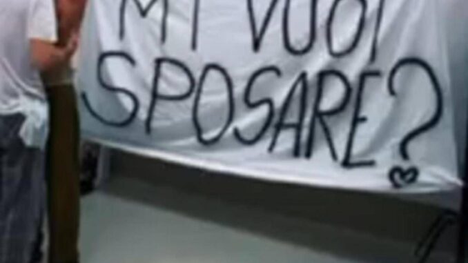 Firenze, proposta matrimonio in ospedale per Lorenzo e Tommaso – Video