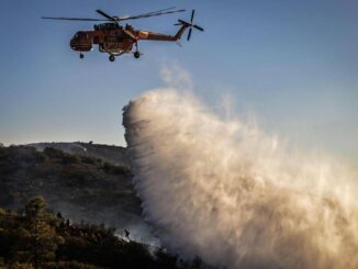 Grecia Creta in fiamme maxi incendio vicino a hotel evacuazioni di massa