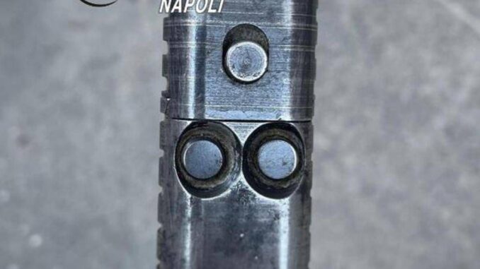 Il portachiavi diventa una pistola e spara, la scoperta de Carabinieri a Napoli