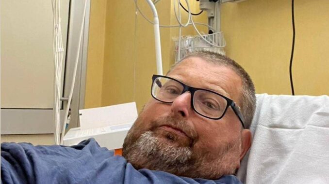 Mario Adinolfi, il racconto: “Notte con dolori atroci, grazie ai medici ora sono a casa”