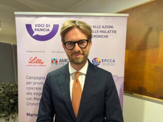 Mici Villa Lilly Italy Campagna Voci di pancia per rompere imbarazzo