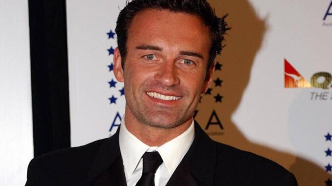 Morto Julian McMahon, attore di Nip/Tuck e Streghe: aveva 56 anni
