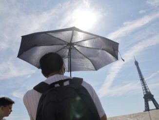 Parigi la Torre Eiffel chiude per caldo