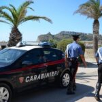 Cagliari, furti in spiaggia a Marina Piccola: arrestato giovane ladro in fuga